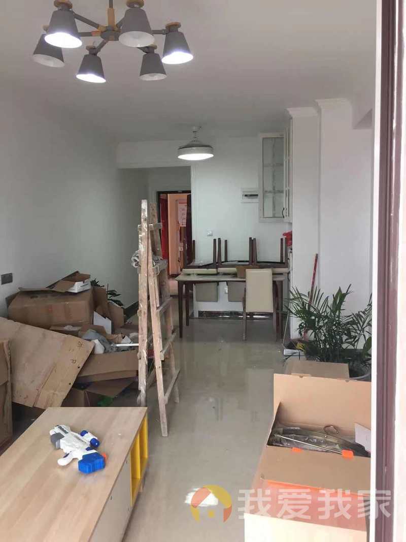 南昌我爱我家东邻省妇保 西靠西靠站 2号线地铁 新龙学校 小区环境优美