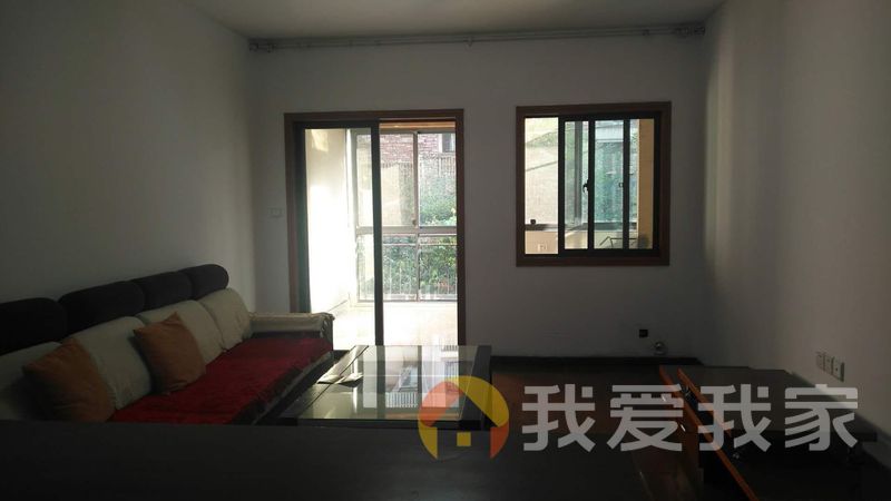 华润万家旁奥林全新装修，南北通透，户型不错，交通便利值得购买
