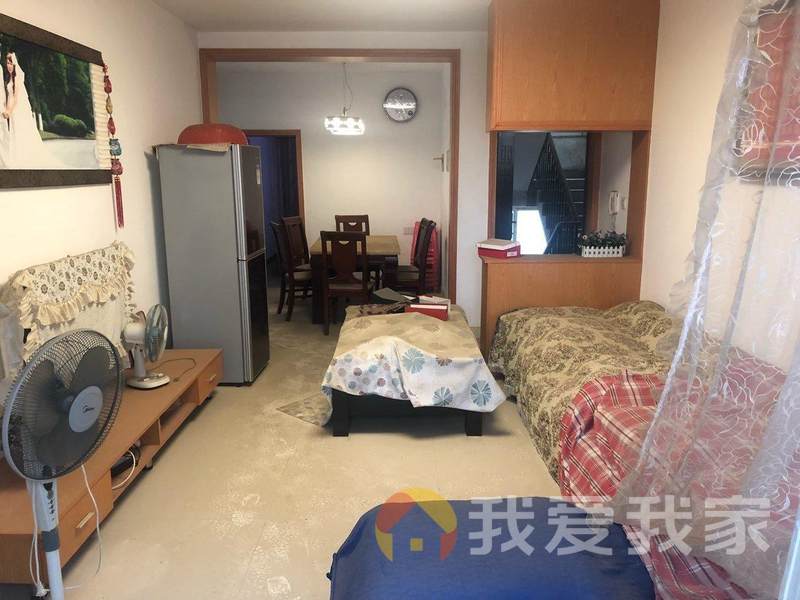 城东花园精装三居室 户型端正 简约风格 中间楼层满五看房方便