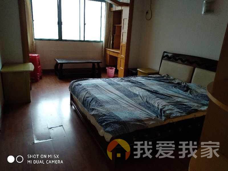 师 大旁边的房子，出入好，有地铁 有菜市 有公交价钱好谈
