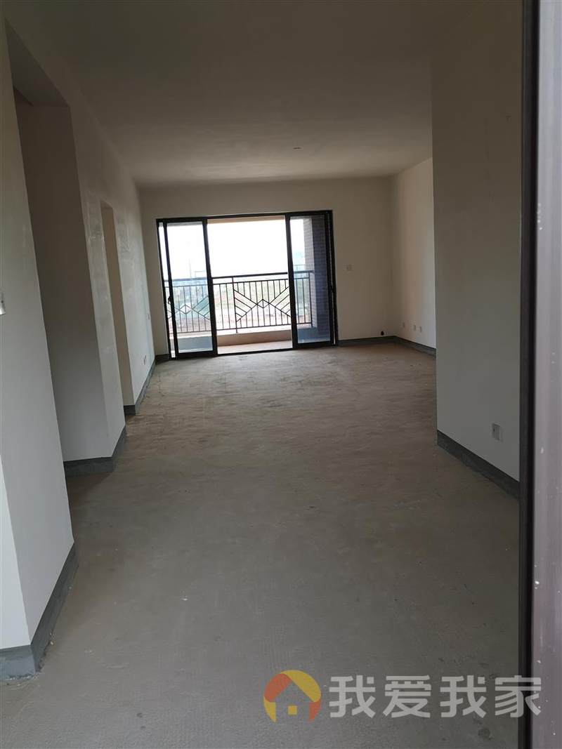 南昌我爱我家绿地国际博览城二期博浩 南北通透，采光好 近地铁 周边匹套完善，，出行方便