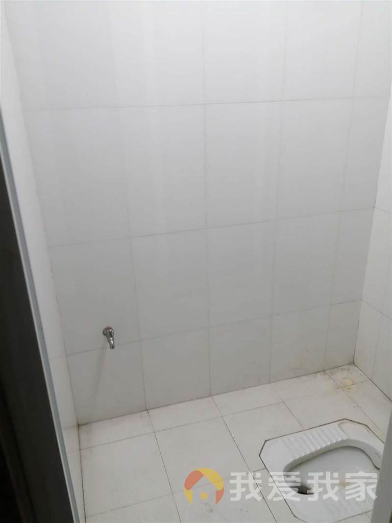 房型方正、正规居室.阳光充足、居住舒适。