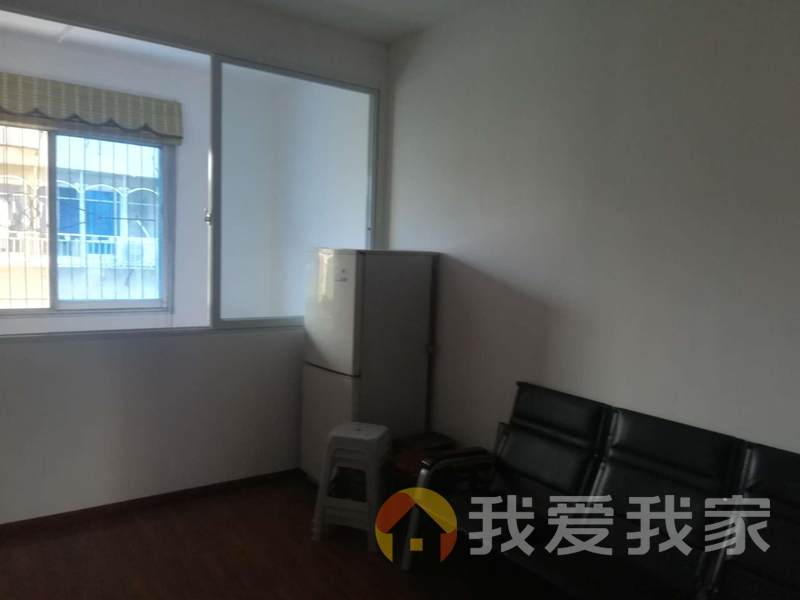 荣昌小区  洋房中间楼层  楼栋好  可拎包入住