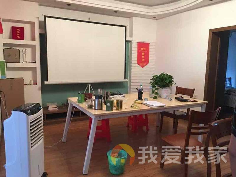 荣昌小区 南北通透，采光好 装修好，环镜优美 近地铁 中间楼层