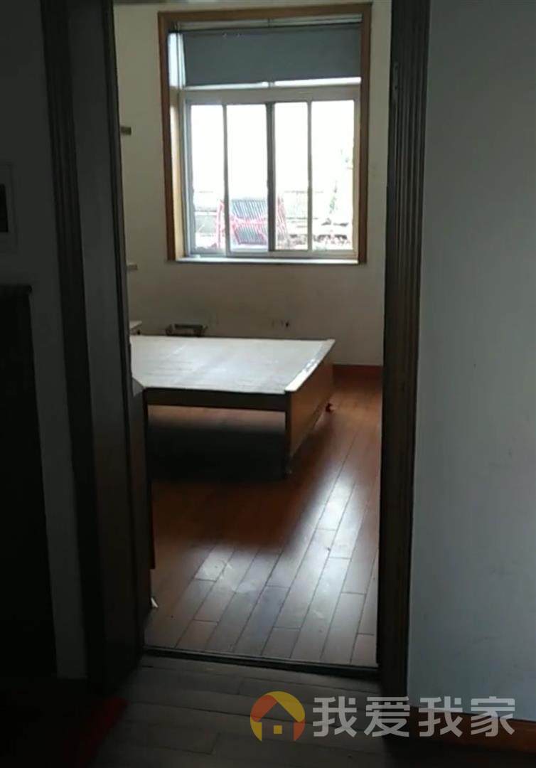南航宿舍 南北通透，采光好 装修好，环镜优美 近地铁 视野好，诚心出售