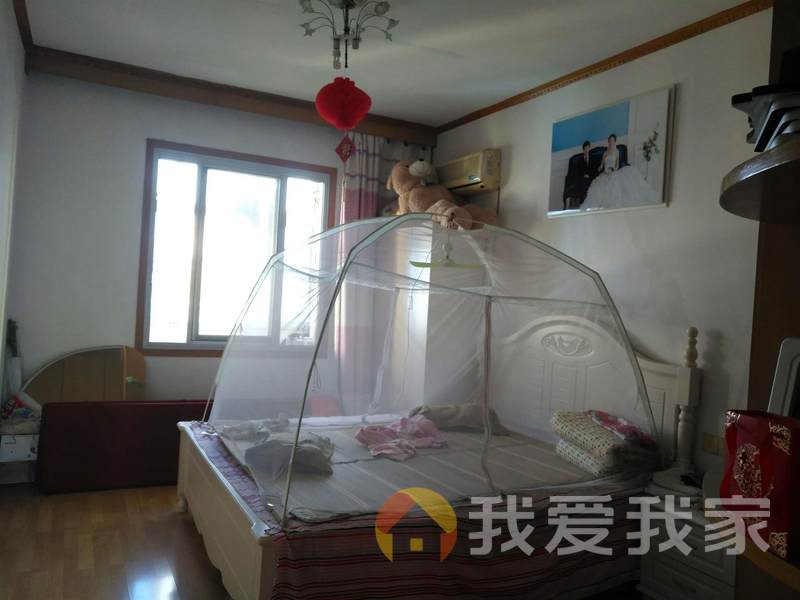 近地铁，医院。正规两室一厅，采光非常好，全天太阳。