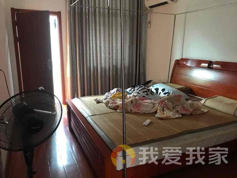 江大南路法院宿舍(青山湖小区) 南北通透，采光好 视野好，诚心出售