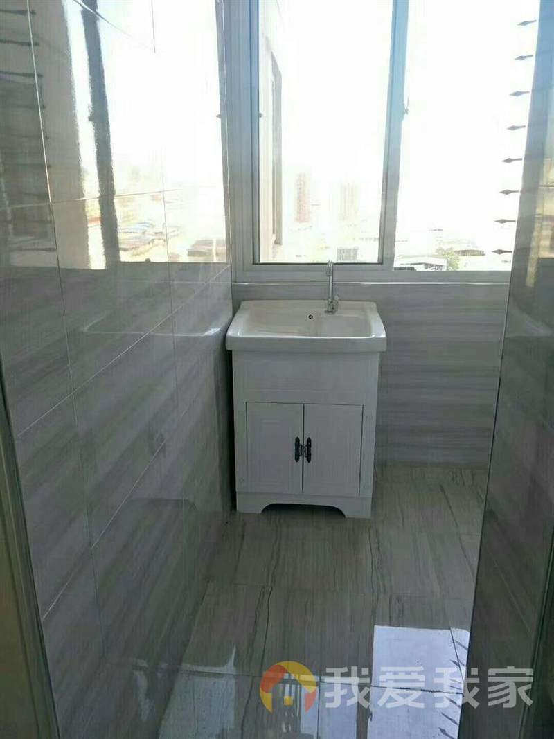 荣昌小区，南北通透，近地铁梦时代，中间楼层诚心出售