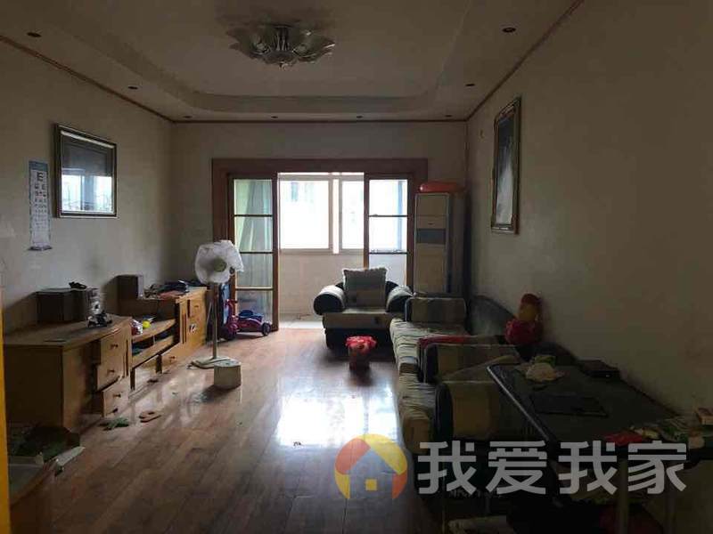 南昌我爱我家满五唯一正规两居室；可以拎包入住；位于小区中间位置不临街环境