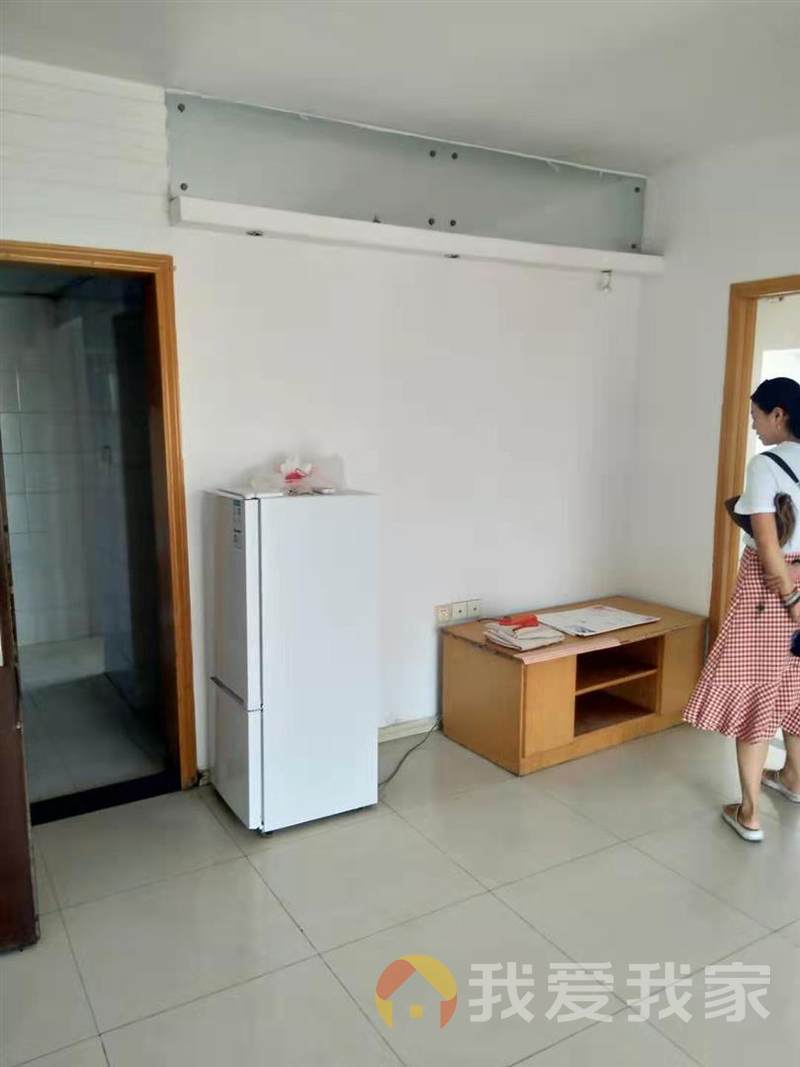 出门地铁口 视野很好 得房率高 因生意亏本诚售 价格可谈