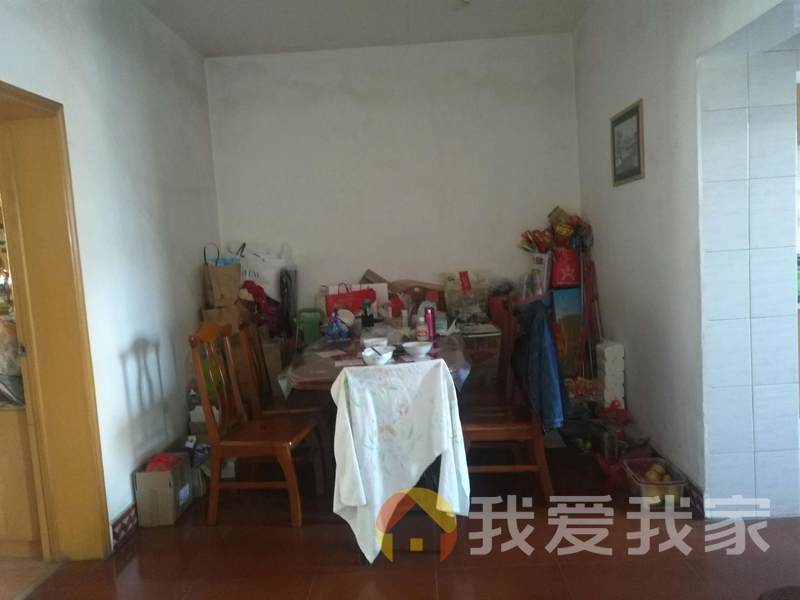 读育新中小学，采光好，全天太阳，房东诚心出售。