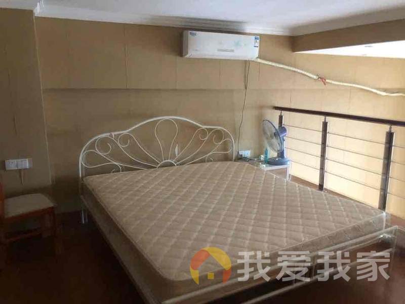 地中海阳光LOFT公馆 南北通透，采光好 装修好，环镜优美 近地铁 中间楼层