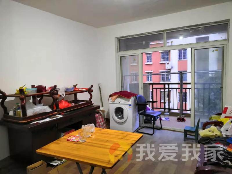 南北通透精装修出行方便小区干净整洁生活配套设施齐全