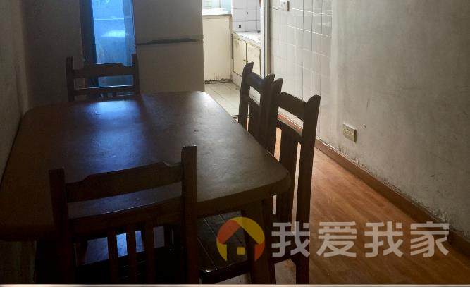 会堂侧路8号烟草公司宿舍 南北通透，采光好 视野好，诚心出售