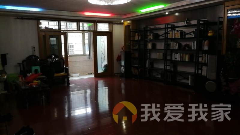 南昌我爱我家一纬路 南北通透，采光好 装修好，环镜优美 中间楼层