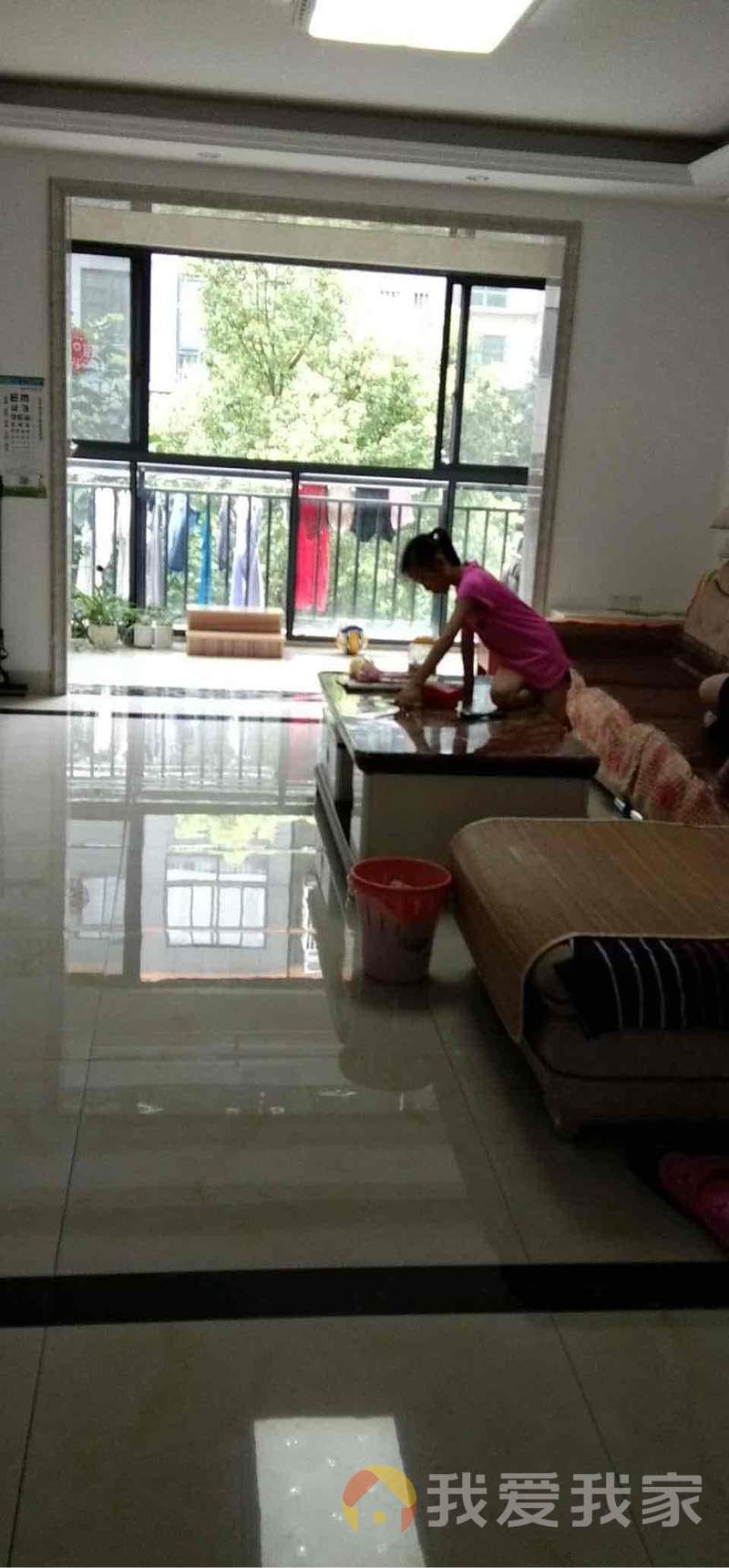 地铁口精装修房毛坯价
