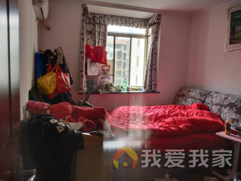 三房两厅，双卧南北通透精装修黄金楼层业主急