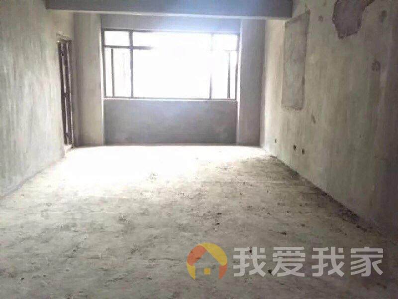 带车位！满五唯一，楼层好大3房采光充足，房东诚心出售。