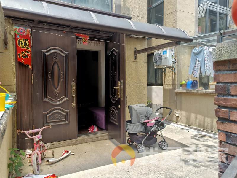 万科城一期 南北通透，采光好 装修好，环镜优美 近地铁 周边匹套完善，，出行方便