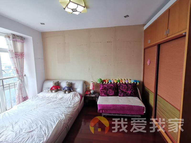 天集领寓 南北通透，采光好 装修好，环镜优美 中间楼层