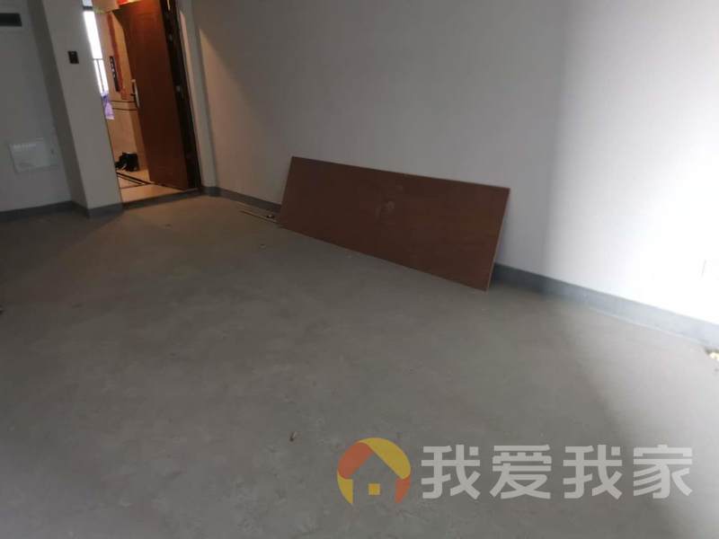 抚生南路地铁口绿地朝阳中心，世纪滨江旁抚生嘉园对面，江边公园