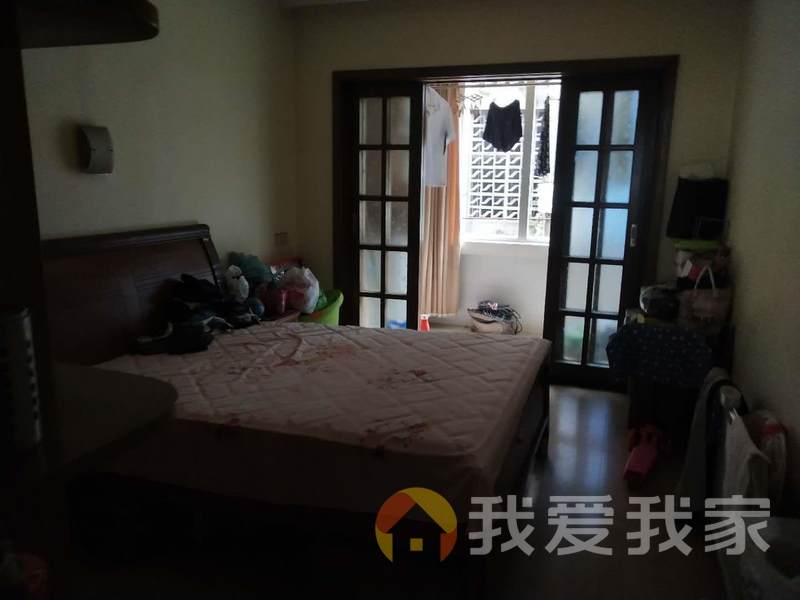 出入方便，全天太阳.南北通透.户型正规