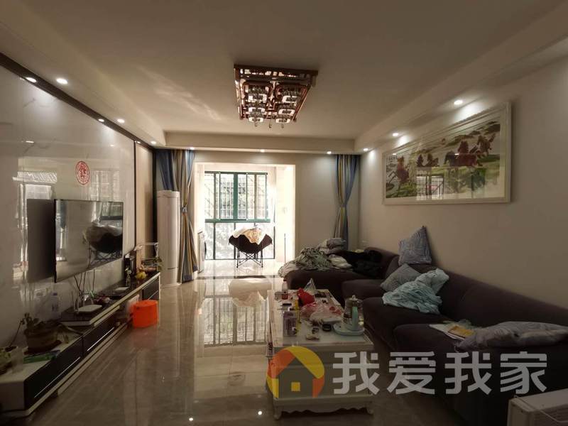 九里象湖城精装带院子小三房，房东诚心出售。