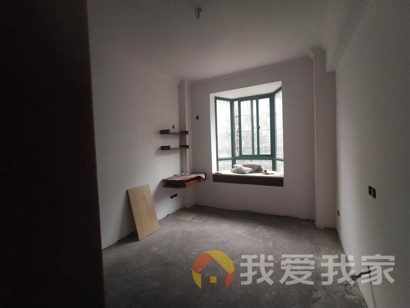 罗马象湖壹号 南北通透，采光好 装修好，环镜优美 视野好，诚心出售