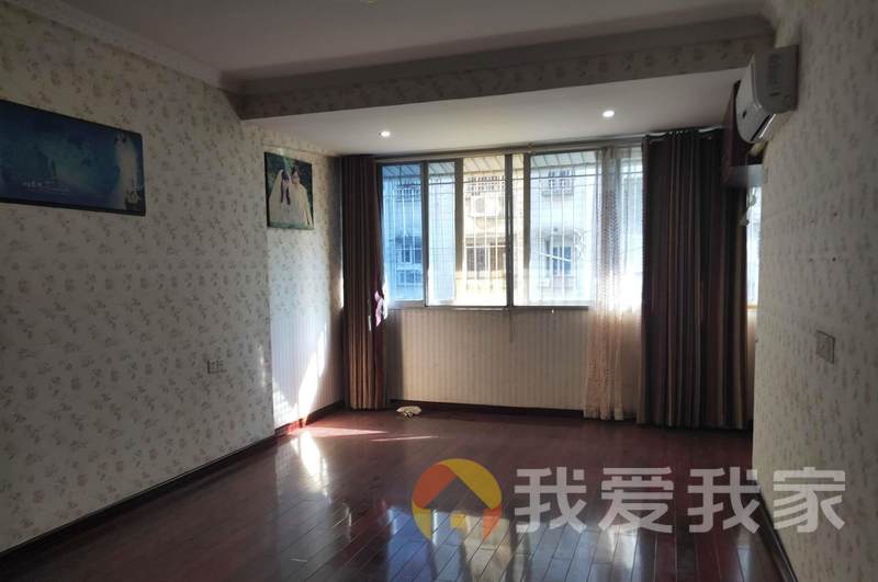 荣昌小区 地铁口，南北通透，户型方正，可拎包入住，采光绝杀，