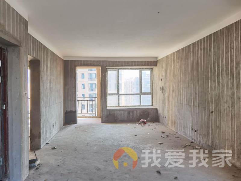 青云明珠 南北通透，采光好 近地铁 中间楼层