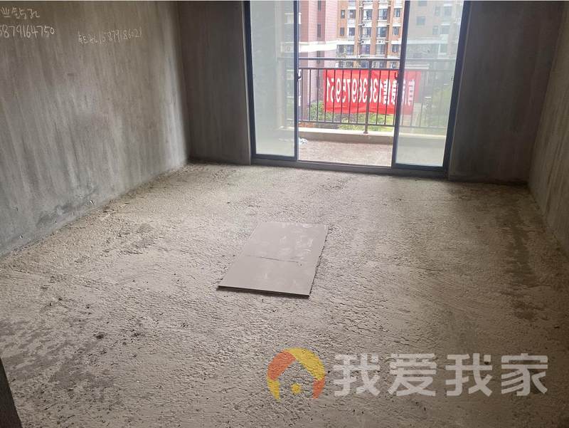 新力银湖湾 南北通透，采光好 中间楼层