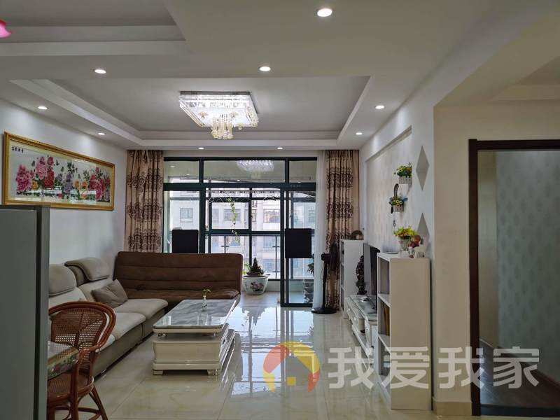 南昌居住主题公园枫丹白露 南北通透，采光好 装修好，环镜优美 视野好，诚心出售