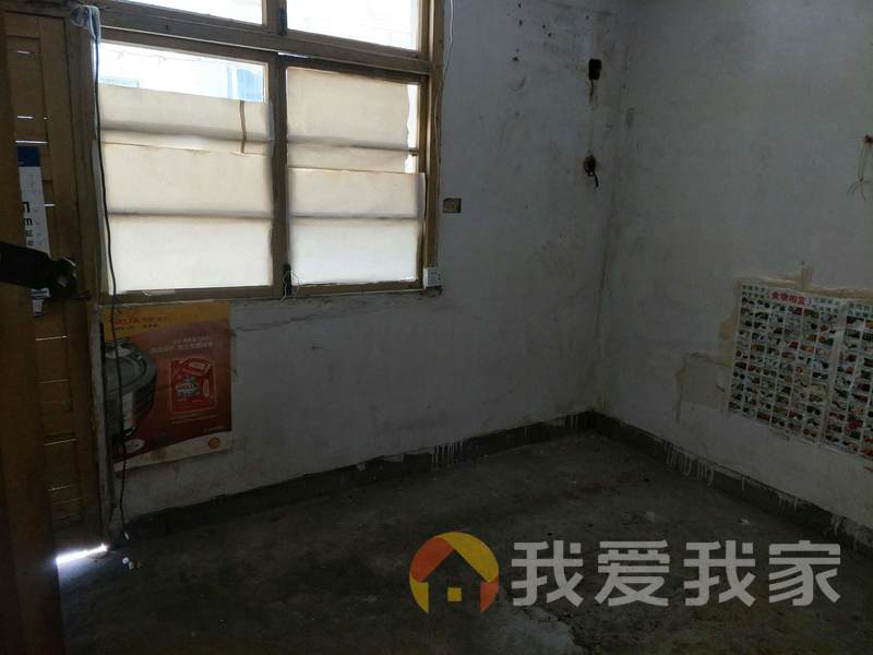 出门地铁口..两房采光好.全天太阳.户型结构好.房东诚心出手