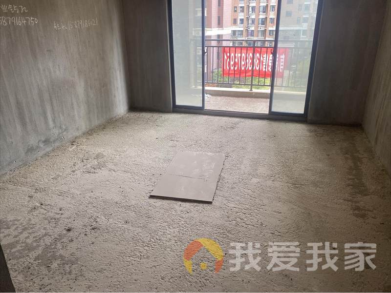 春和景明花园 南北通透，采光好 中间楼层