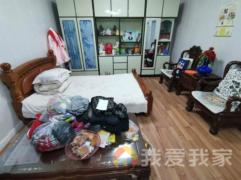 三店西路 南北通透，采光好 周边匹套完善，，出行方便