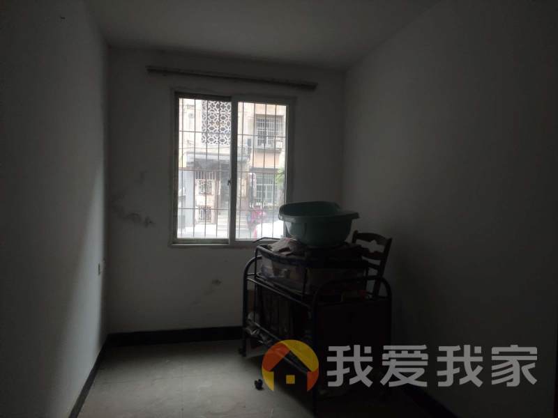 上海路住宅小区1楼2室一厅诚心出售，
