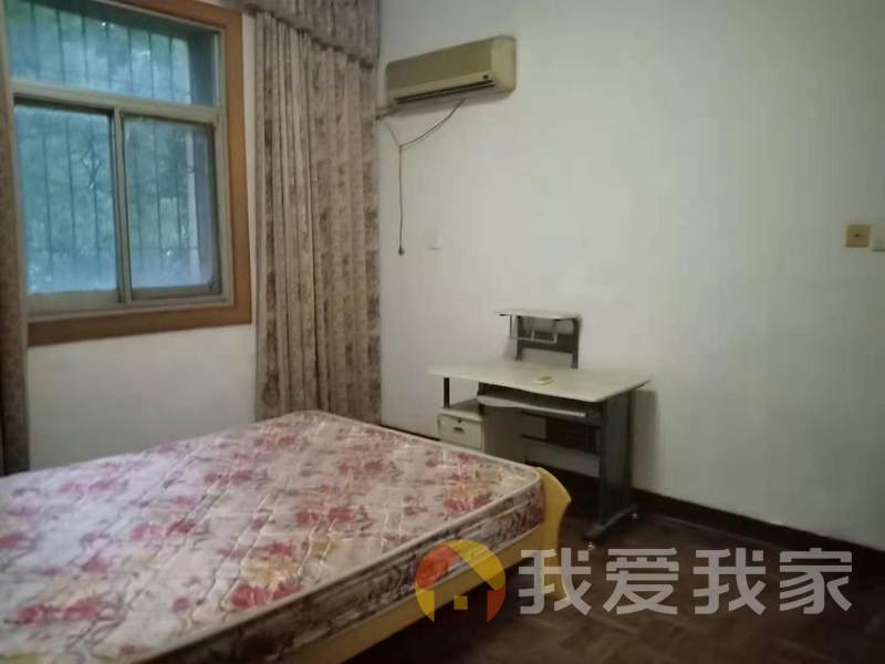 南北通透，采光好，装修好，环境优美，近地铁，视野开阔，诚心出