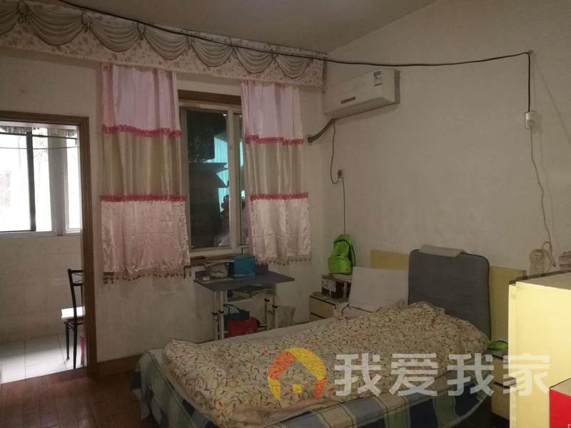 南昌我爱我家地铁口，南北通透，户型方正，可拎包入住，采光绝杀，地理位置优