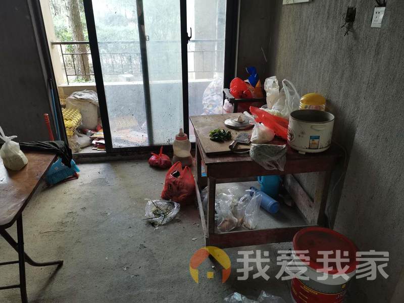 南昌我爱我家正荣大湖之都毛胚三房 近地铁 门口公交车 学校 幼儿园