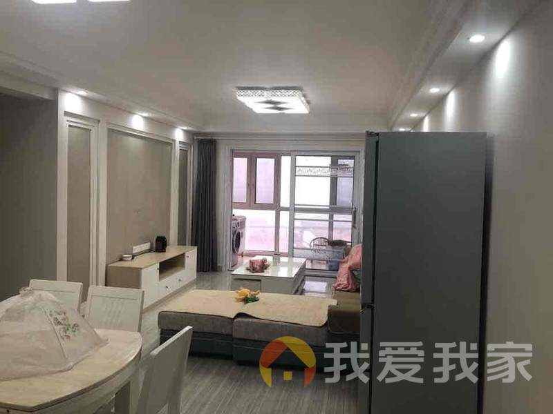 带落地阳台正规3居室；户型方正，南北通透