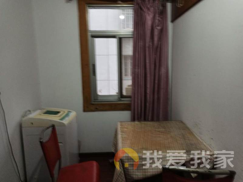 上海路住宅小区4楼1室一厅诚心出售