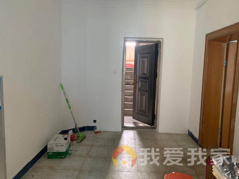 带子街 南北通透，采光好 近地铁 视野好，诚心出售
