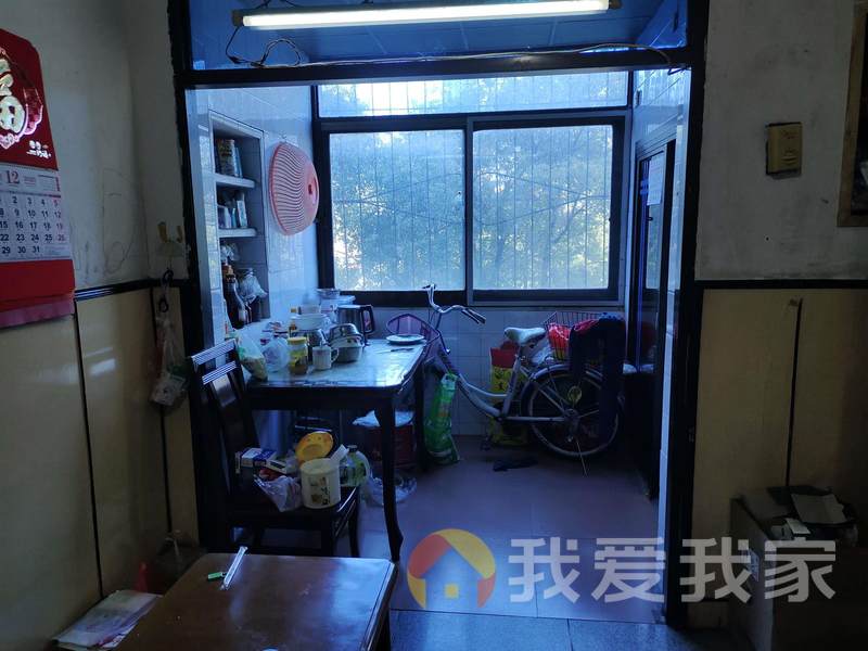 二七北路402号面粉厂宿舍 南北通透，采光好 近地铁 中间楼层