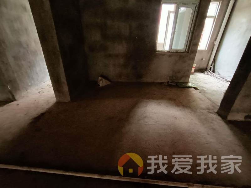地铁口，南北通透，户型方正，可拎包入住，采光绝杀，地理位置优