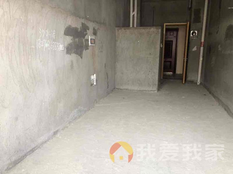 新力银湖湾 南北通透，采光好 中间楼层