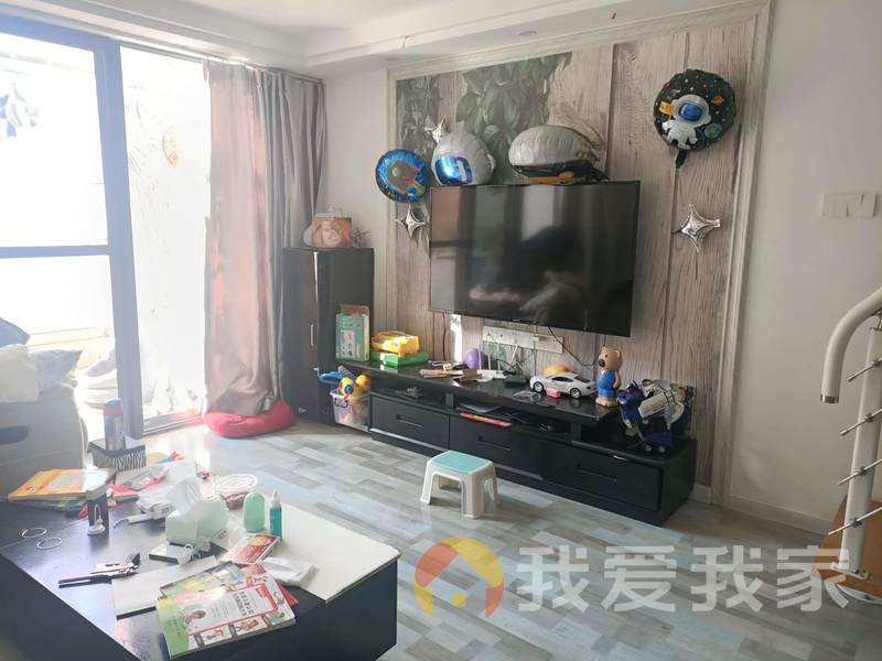 南昌我爱我家洪客隆英伦联邦 南北通透，采光好 装修好，环镜优美 视野好，诚心出售