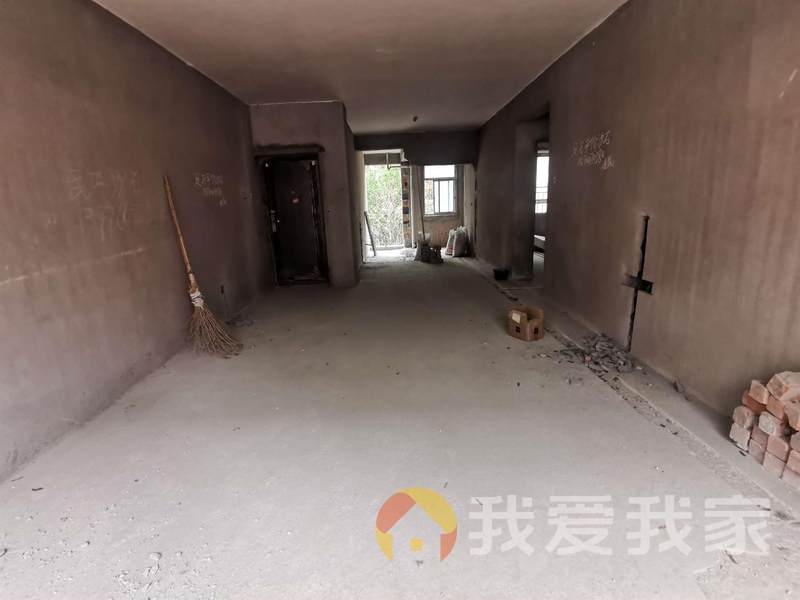 南昌我爱我家平安象湖风情 南北通透，采光好 视野好，诚心出售