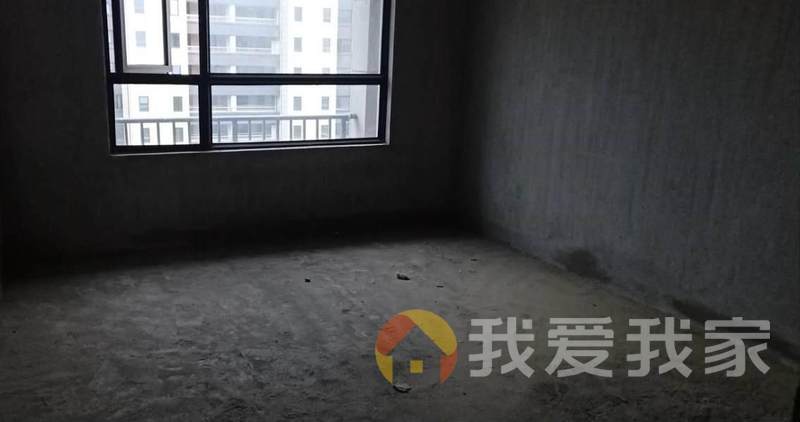 地铁口 毛坯大三房 花园小区