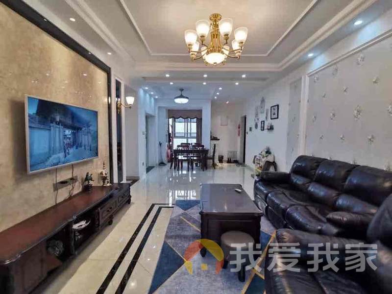 南昌我爱我家绿地国际博览城二期博伟 南北通透，采光好 装修好，环镜优美 近地铁 中间楼层