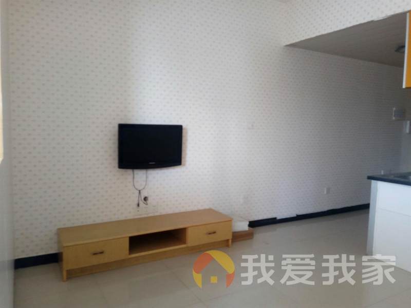 巢蓝郡 南北通透，采光好 装修好，环镜优美 近地铁 中间楼层